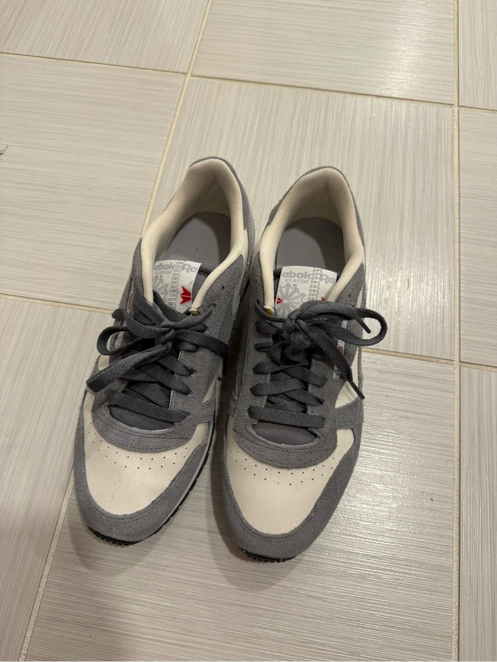 Reebok Men's Gray and White Classic Low-Top Sneakers